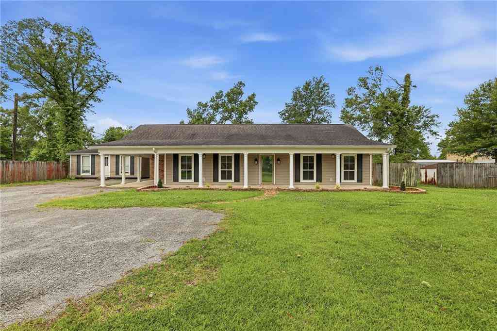 Homes For Sale - 18499 Magnolia Est.<br/> Prairieville, LA 70769