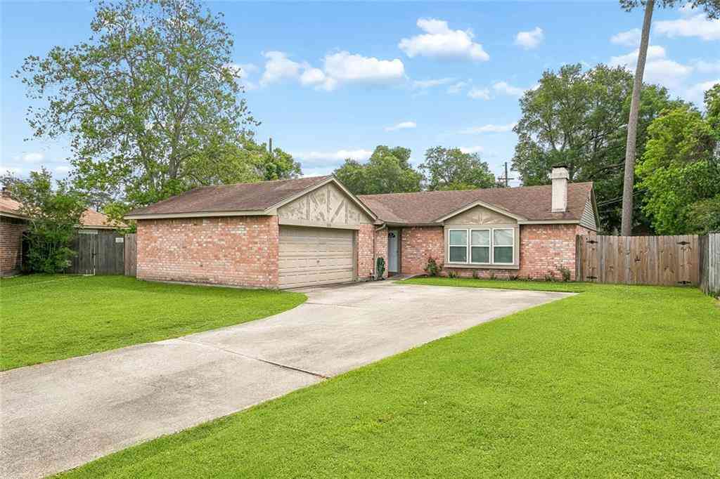 Homes For Sale - 113 Celeste Circle<br/> Slidell, LA 70458