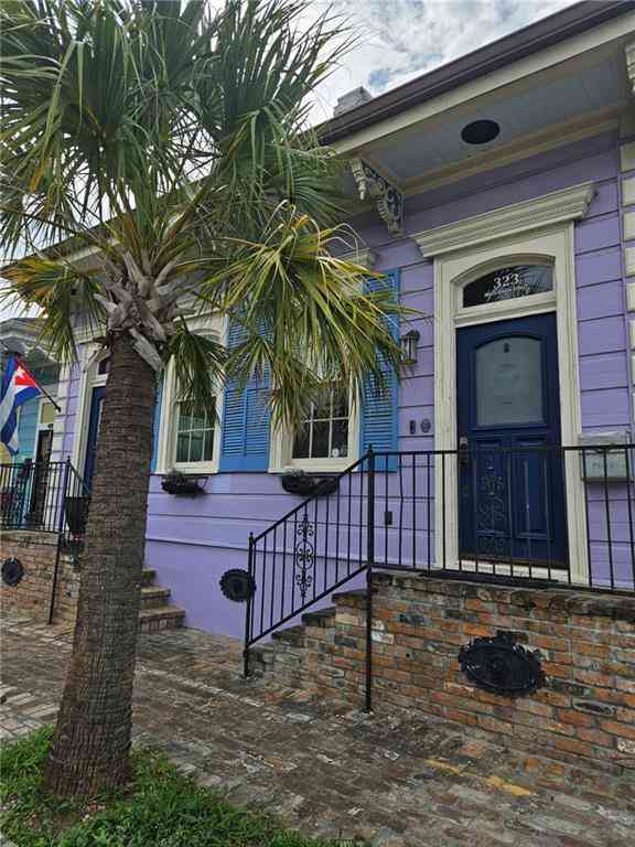 Homes For Sale - 323 N Roman Street<br/> New Orleans, LA 70112