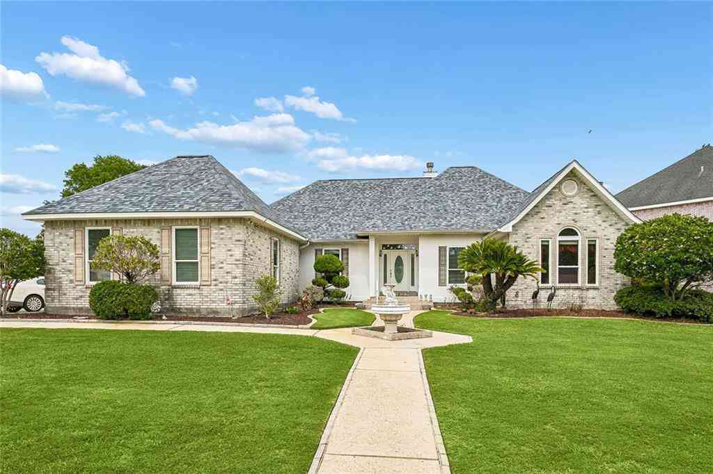 Homes For Sale - 303 Charles Court<br/> Slidell, LA 70458