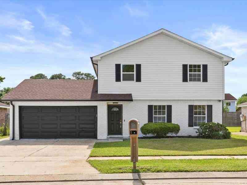 Homes For Sale - 2460 Paige Janette Drive<br/> Harvey, LA 70058