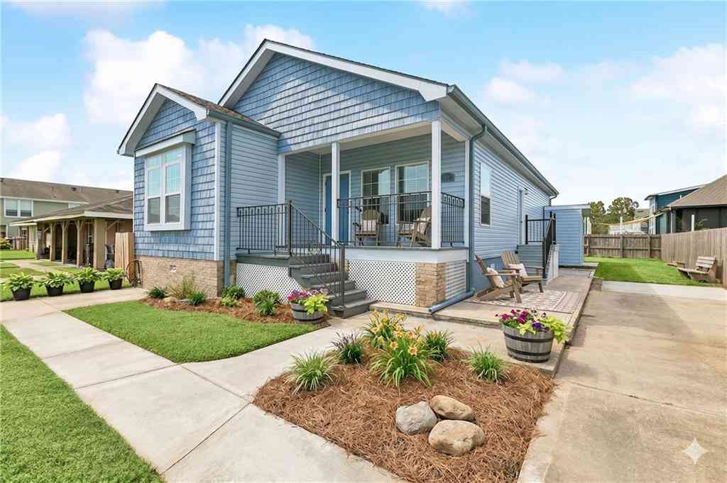Homes For Sale - 920 Cougar Drive<br/> Arabi, LA 70032