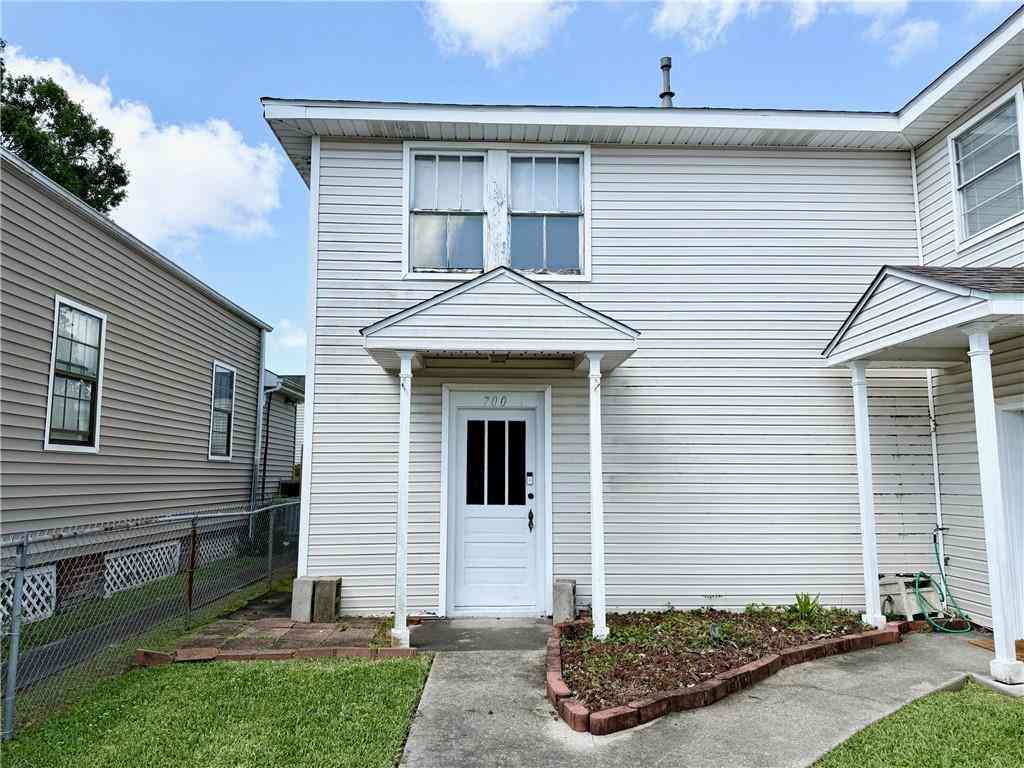 Multifamily For Rent - 700 Derbigny Street<br/> Gretna, LA 70053