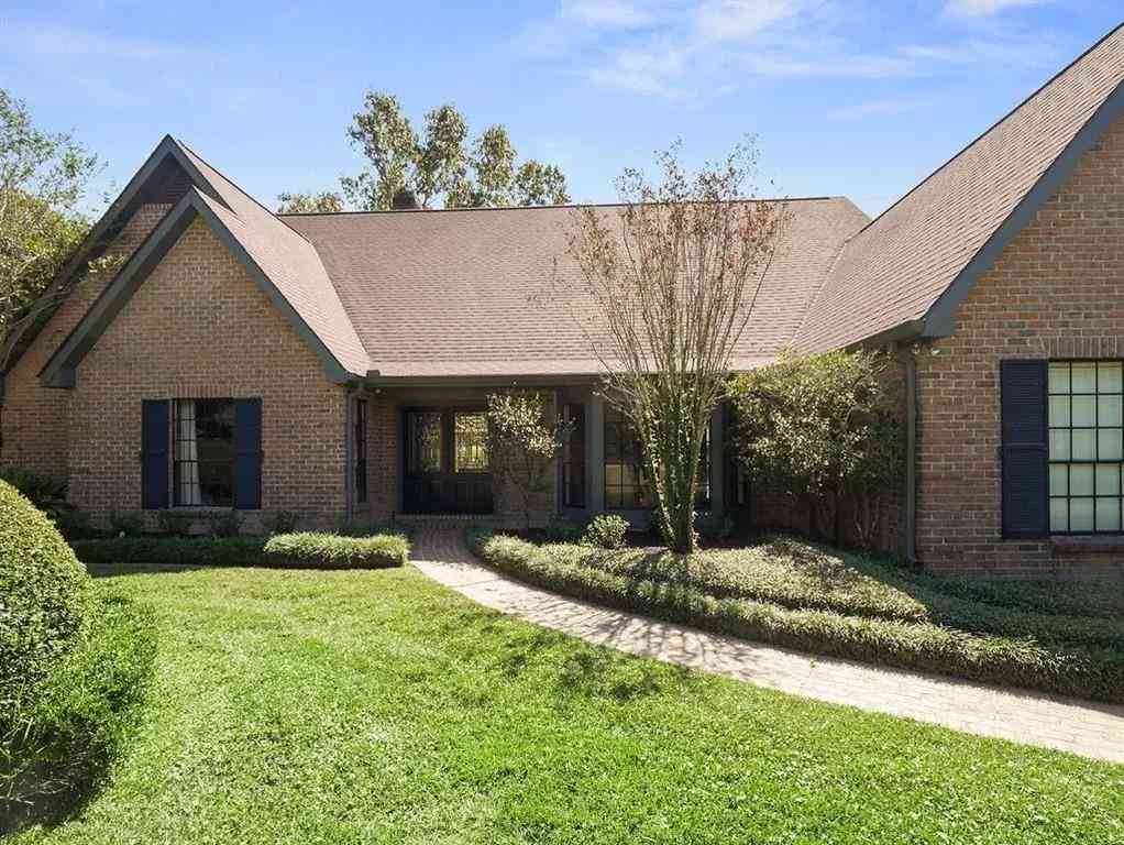 Homes For Sale - 105 W Ruelle Drive<br/> Mandeville, LA 70471