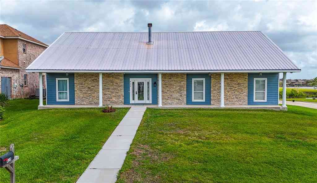 Homes For Sale - 425 Moonraker Drive<br/> Slidell, LA 70458