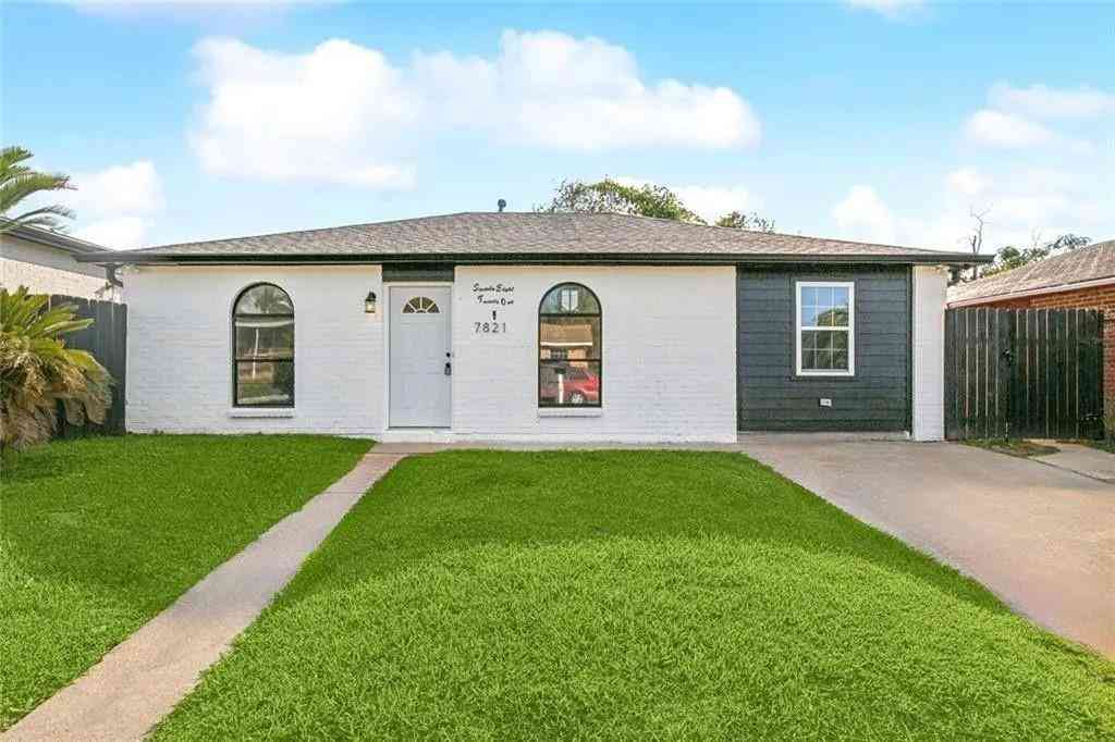 Homes For Sale - 7821 Alma Street<br/> Westwego, LA 70094
