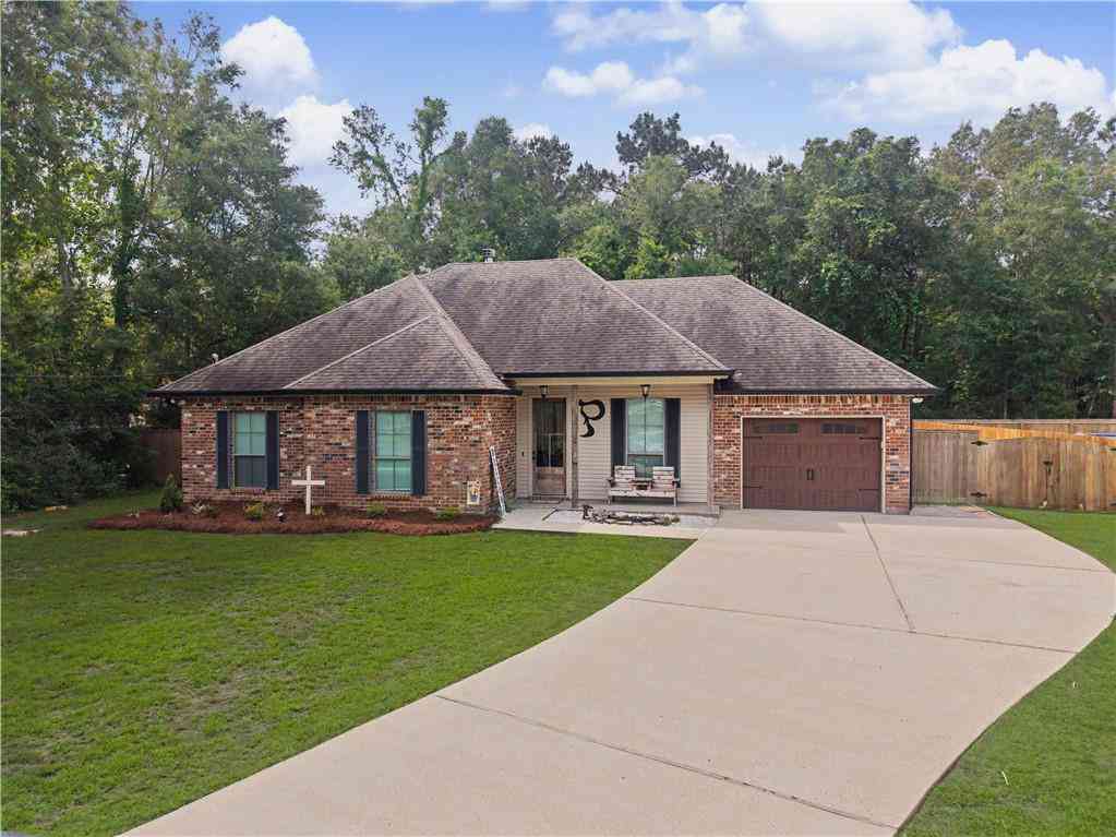 Homes For Sale - 17 Alice Street<br/> Madisonville, LA 70447