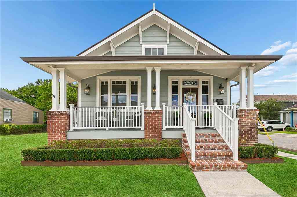 Homes For Sale - 226 1st Street<br/> Gretna, LA 70053