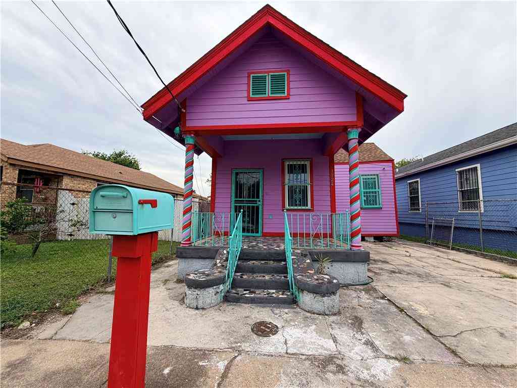 Homes For Sale - 1724 Piety Street<br/> New Orleans, LA 70117