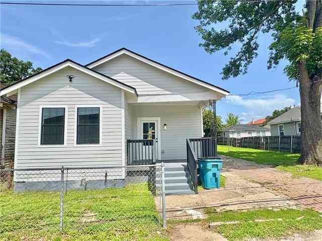 Homes For Sale - 536 Avenue D<br/> Westwego, LA 70094