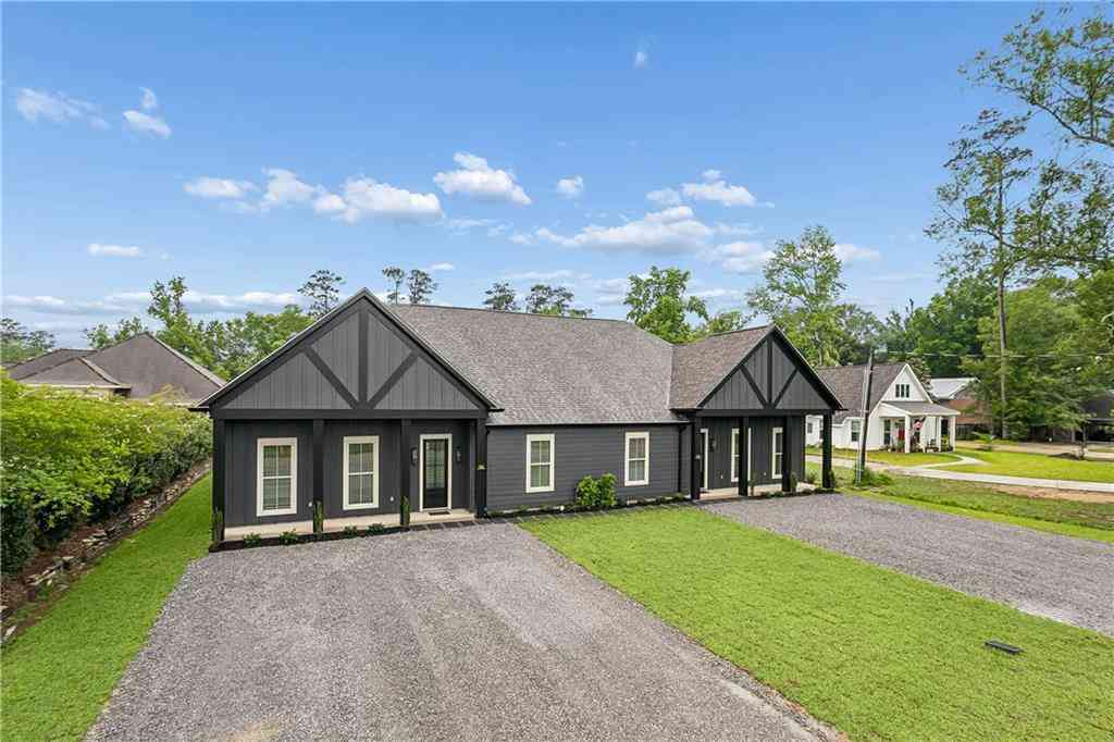Townhouse For Rent - 715 W 18th Avenue<br/> Covington, LA 70433