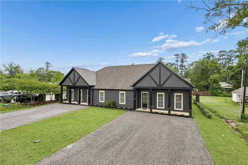Townhouse For Rent - 719 W 18th Avenue<br/> Covington, LA 70433