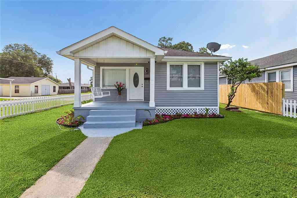 Homes For Sale - 901 Avenue E<br/> Westwego, LA 70094
