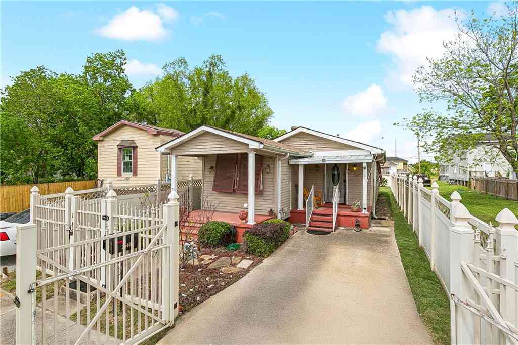 Homes For Sale - 2640 Piety Street<br/> New Orleans, LA 70117