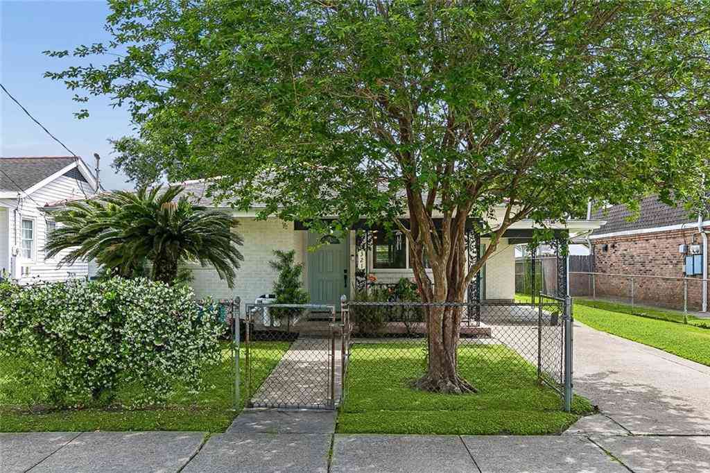 Homes For Sale - 321 Zinnia Avenue<br/> Metairie, LA 70001