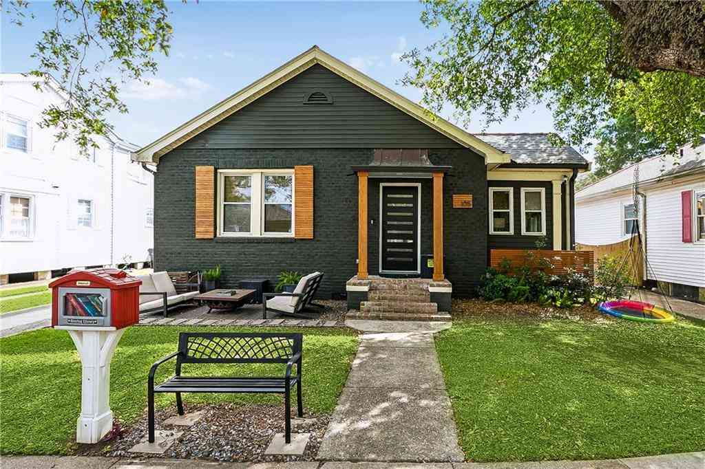 Homes For Sale - 105 E Park Place<br/> New Orleans, LA 70124