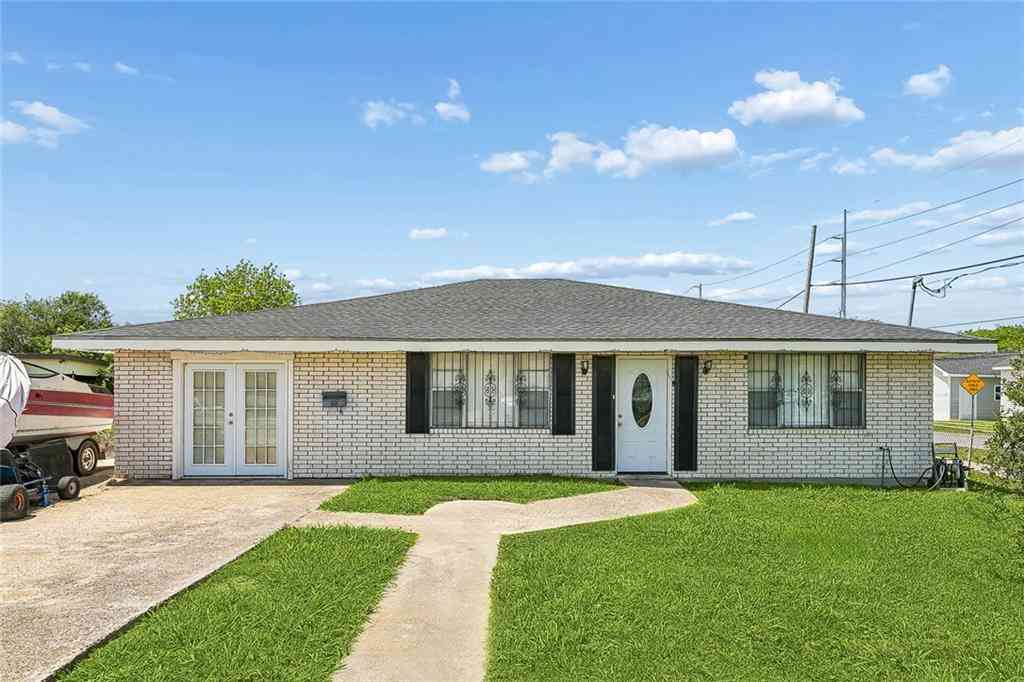 Homes For Sale - 1100 Avenue A<br/> Westwego, LA 70094