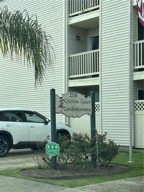 Condo For Sale - 2330 Edenborn Avenue #225<br/> Metairie, LA 70001