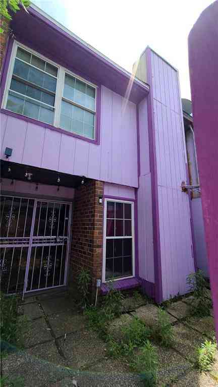 Townhouse For Sale - 1310 Chimneywood Lane<br/> New Orleans, LA 70126