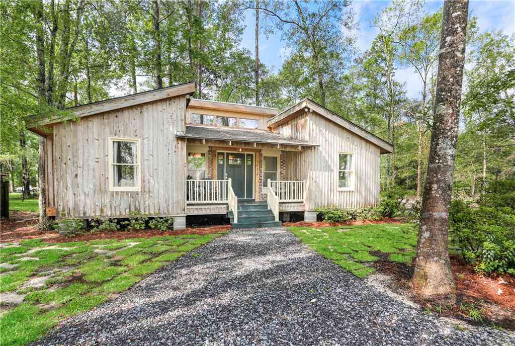 Homes For Sale - 1321 W 23rd Avenue<br/> Covington, LA 70433