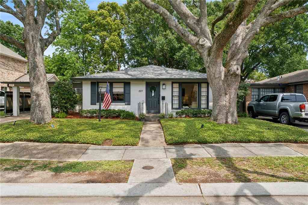 Homes For Sale - 227 E William David Parkway<br/> Metairie, LA 70005