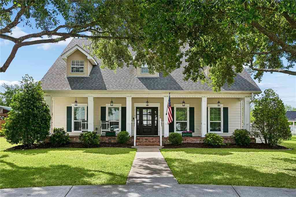 Homes For Sale - 30 Pecan Grove Lane<br/> Meraux, LA 70075