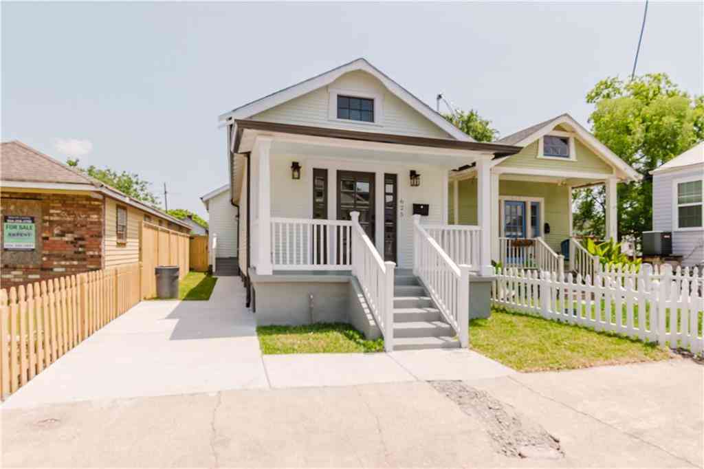 Homes For Sale - 625 Forstall Street<br/> New Orleans, LA 70117