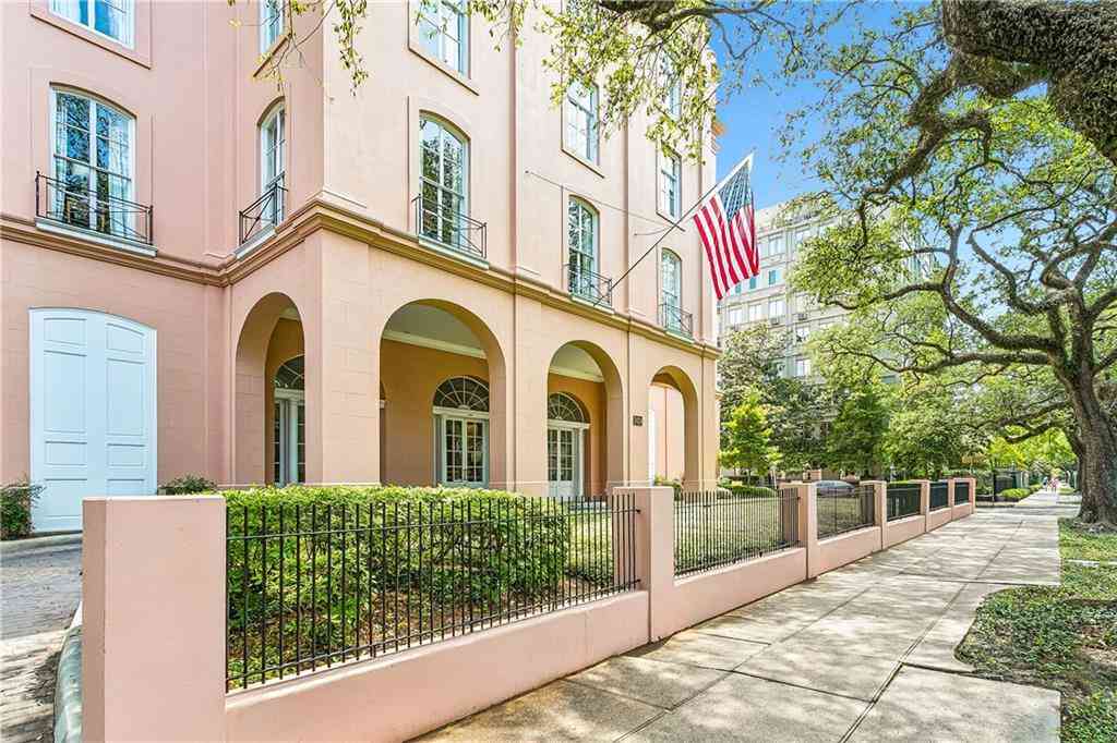 Condo For Sale - 2434 Saint Charles Avenue #501<br/> New Orleans, LA 70130