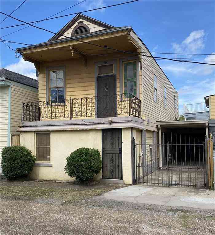 Homes For Sale - 715 Harmony Street<br/> New Orleans, LA 70115