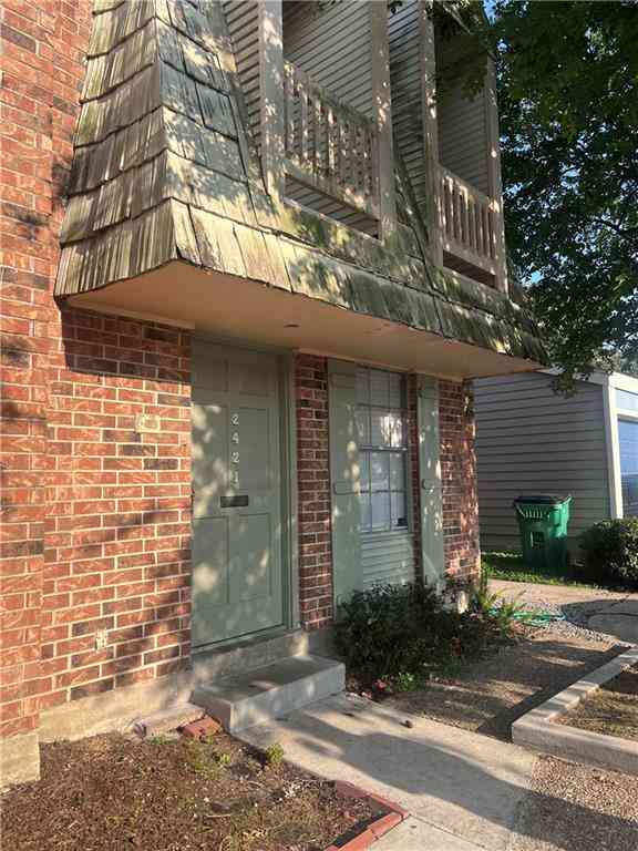 Townhouse For Rent - 2421 Caswell Lane<br/> Metairie, LA 70001
