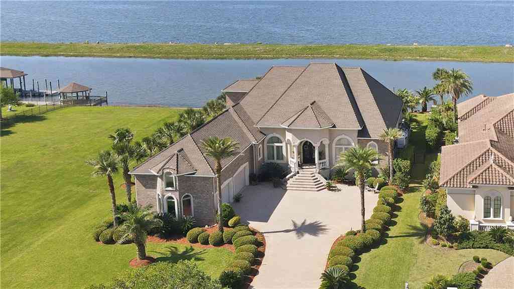 Homes For Sale - 1036 Lakeshore Boulevard<br/> Slidell, LA 70461