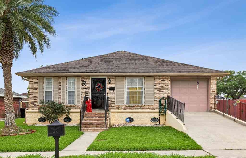 Homes For Sale - 5043 Charmes Court<br/> New Orleans, LA 70129