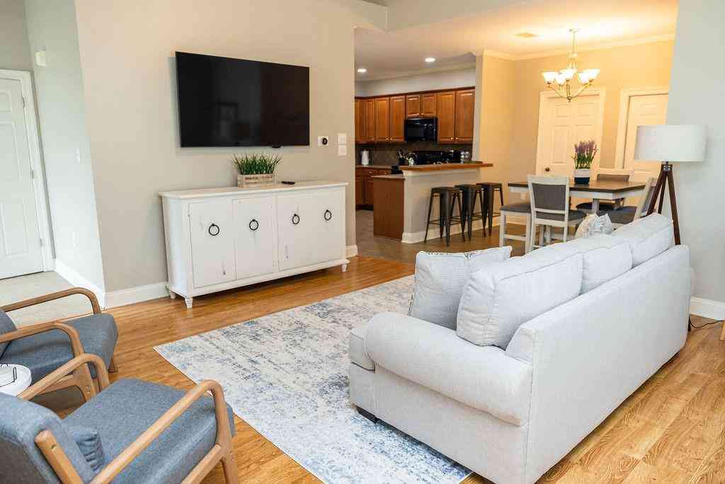 Condo For Rent - 7300 Burbank Drive<br/> Baton Rouge, LA 70820