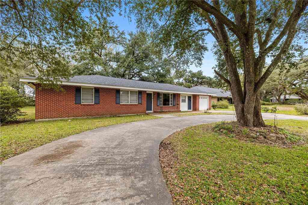 Homes For Sale - 445 S 5th Street<br/> Ponchatoula, LA 70454