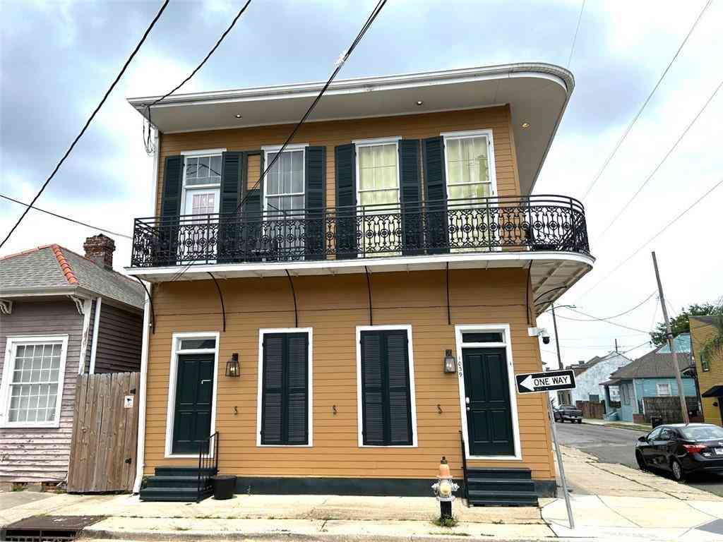 Apartment For Rent - 1039 Marais Street #4<br/> New Orleans, LA 70116