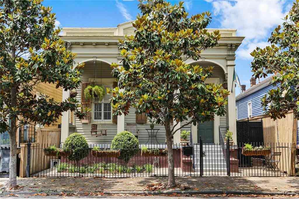 Homes For Sale - 2617 Chippewa Street<br/> New Orleans, LA 70130