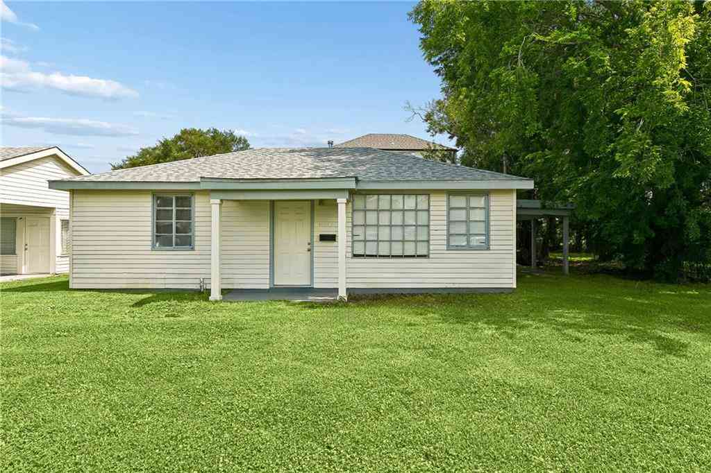 Homes For Rent - 1104 1/2 Huey P Long Avenue<br/> Gretna, LA 70053