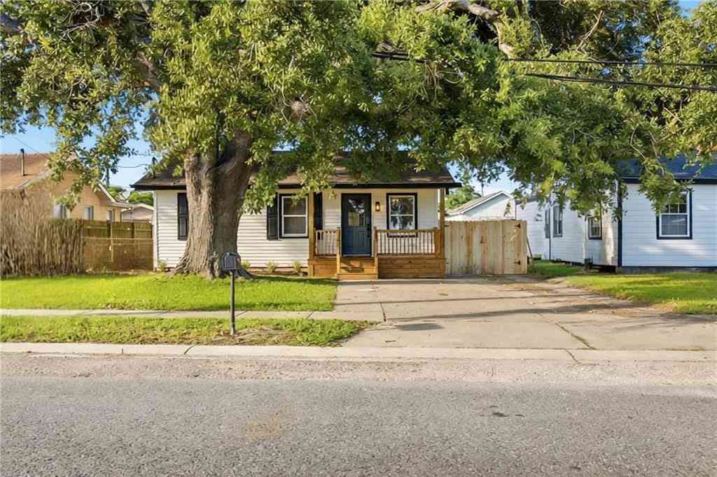 Homes For Sale - 7223 Friscoville Avenue<br/> Arabi, LA 70032