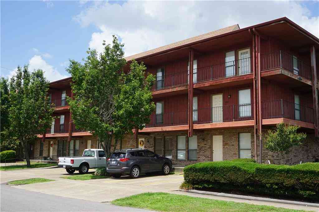Condo For Rent - 1448 Carrollton Avenue #204<br/> Metairie, LA 70005