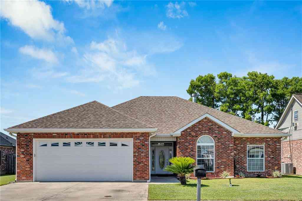 Homes For Sale - 212 Tulip Drive<br/> Houma, LA 70360