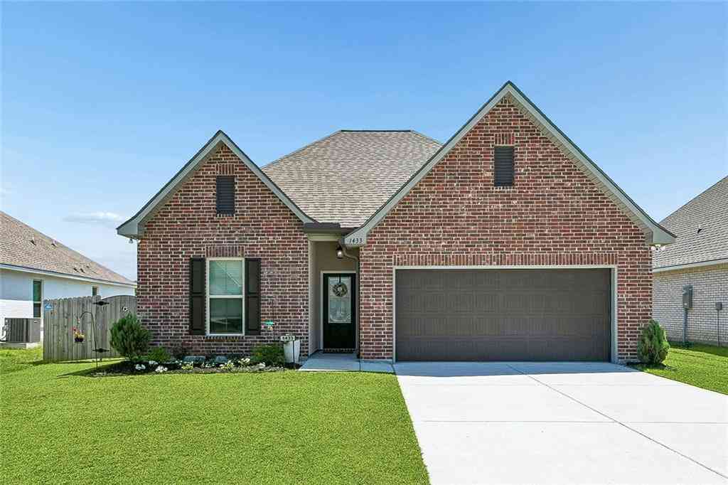 Homes For Sale - 1433 Zachery Court<br/> Covington, LA 70435