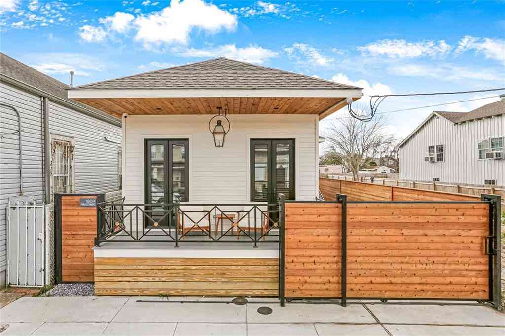 Homes For Sale - 1904 Frenchmen Street<br/> New Orleans, LA 70116