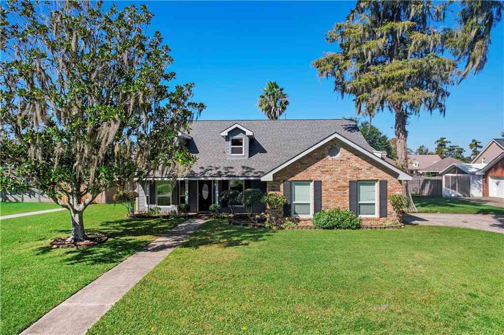 Homes For Sale - 31 E Woodlawn Drive<br/> Destrehan, LA 70047