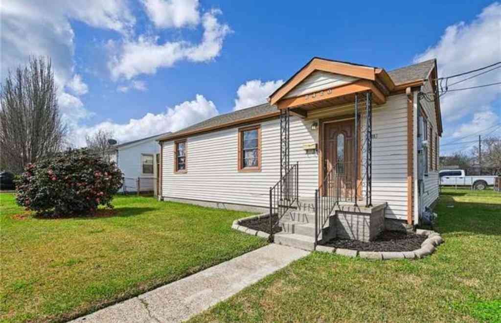 Homes For Rent - 2420 Fenelon Street<br/> Chalmette, LA 70043