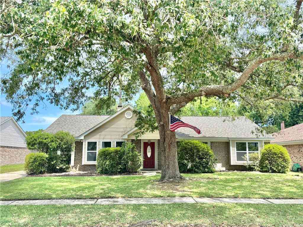 Homes For Sale - 412 W Lake Catahoula Court<br/> Slidell, LA 70461