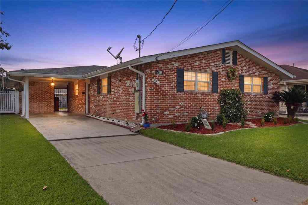 Homes For Sale - 818 E William David Parkway<br/> Metairie, LA 70005