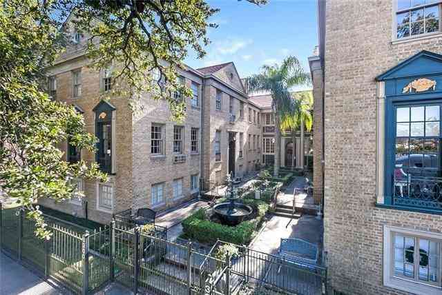 Condo For Rent - 3300 St Charles Avenue #27<br/> New Orleans, LA 70115
