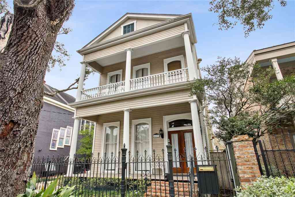 Condo For Rent - 4621 Prytania Street<br/> New Orleans, LA 70115