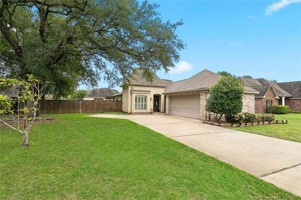 Homes For Sale - 42438 Wood Avenue<br/> Ponchatoula, LA 70454