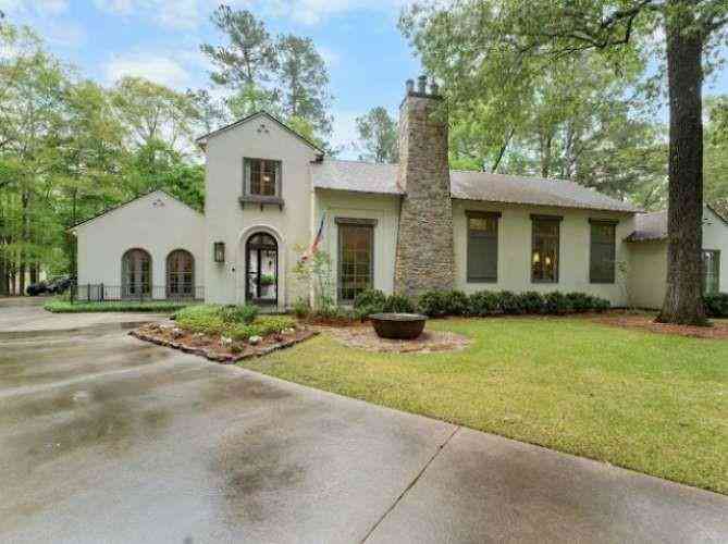 Homes For Sale - 5879 Barrow Place<br/> Saint Francisville, LA 70775